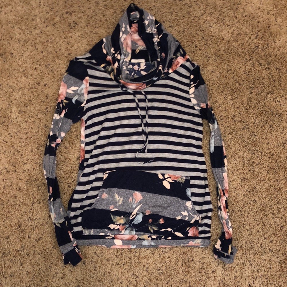 Crown neck lightweight sweater Small